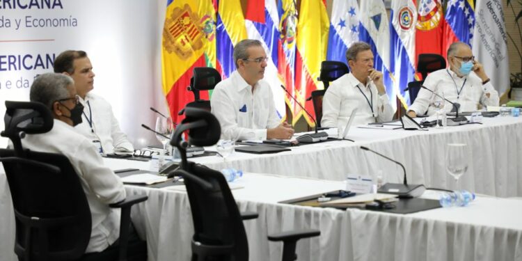 Abinader: países de renta media apuntan a peligrosas crisis económicas