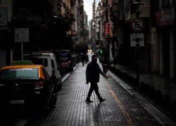 Argentina entra en confinamiento estricta para frenar el COVID-19