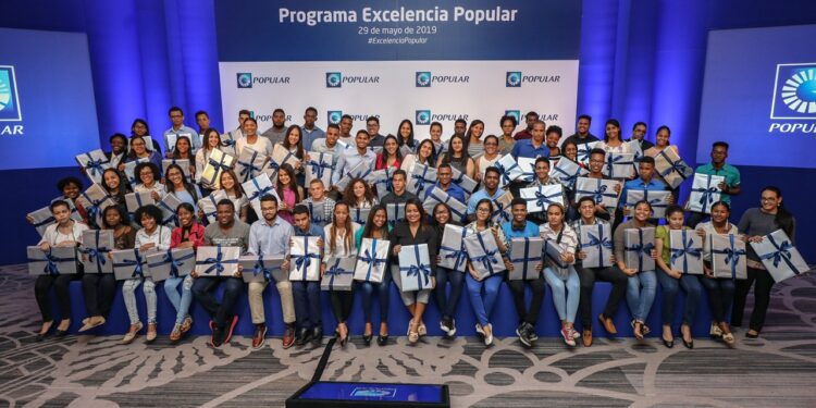 Banco Popular convoca a 65 becas para estudios superiores en 12 centros educativos