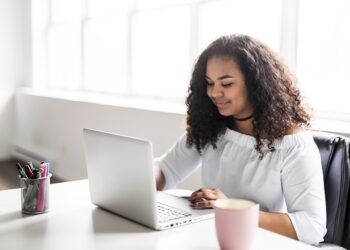 El programa Excelencia Popular se dirige a estudiantes meritorios de escasos recursos