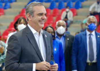 Abinader se reunirá con juntas de vecinos y ministros de Turismo