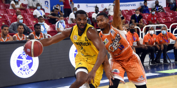 Gerardo Suero anota 29 puntos y pone al Mauricio Báez con 3-0 en el TBSDistrito 2021