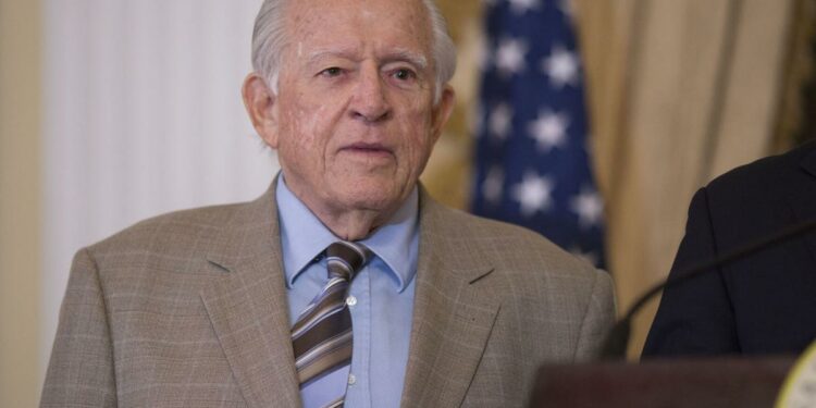 Fallece exgobernador de Puerto Rico Romero Barceló