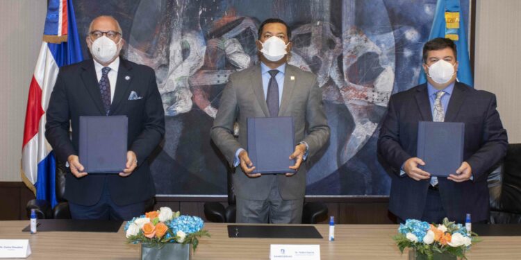 Banreservas, MasterCard y FEDOGOLF firman acuerdo