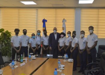 Director de Proindustria recibe visita de estudiantes del Liceo Científico de Salcedo