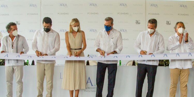 Presidente Abinader inaugura primer hotel de Grupo Posadas en RD