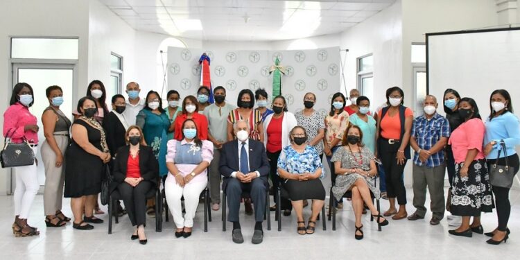 Director del CONAPE resalta labor de enfermeras en el país