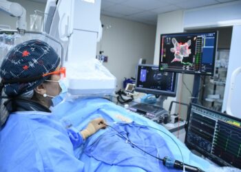 Realizan procedimiento que permite “ver el corazón con los ojos”