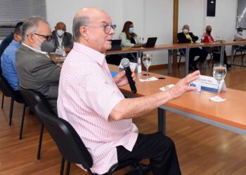 Lo que dijo Hipólito Mejía del trabajo se realiza en el Ministerio de Economía