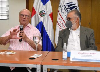 Hipólito Mejía valora políticas públicas a favor de las personas en sus territorios