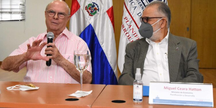 Hipólito Mejía valora políticas públicas a favor de las personas en sus territorios