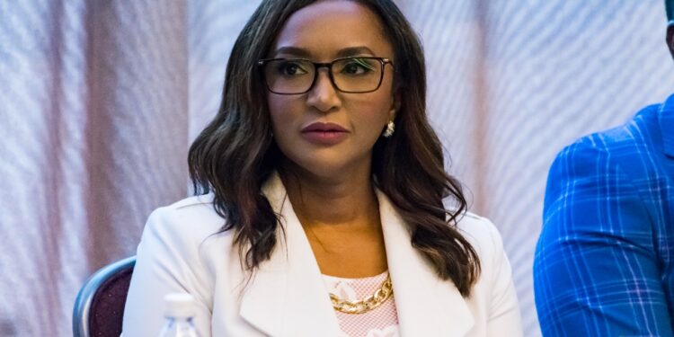 Salmista Nancy Amancio pone a circular libro de su autoría