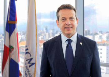 Ministro Bisonó dice va a España a continuar agenda del presidente Abinader