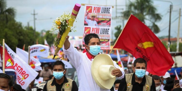 Candidato izquierdista peruano avanza en preferencia electoral
