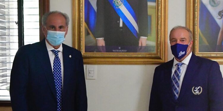 Licey invita al presidente Bukele a hacer lanzamiento de honor