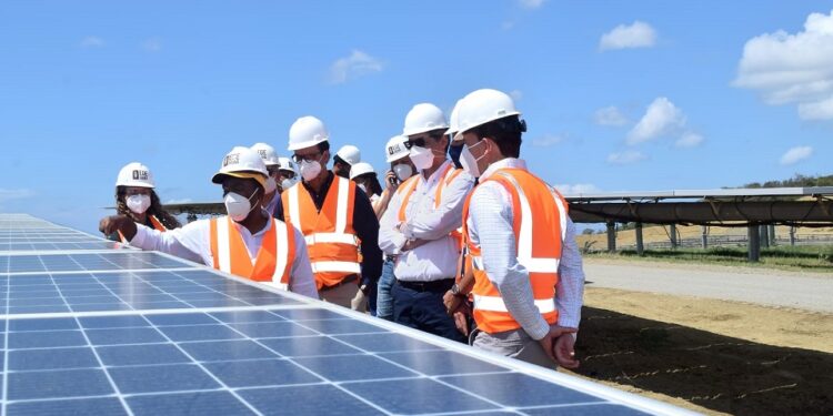 Zona Franca Las Américas eleva energía renovable 70% tras acuerdo con EGE Haina