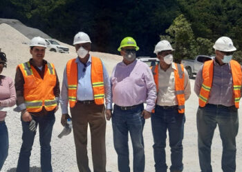 Ministro de Energía y Minas visita Barahona por denuncia contra minera