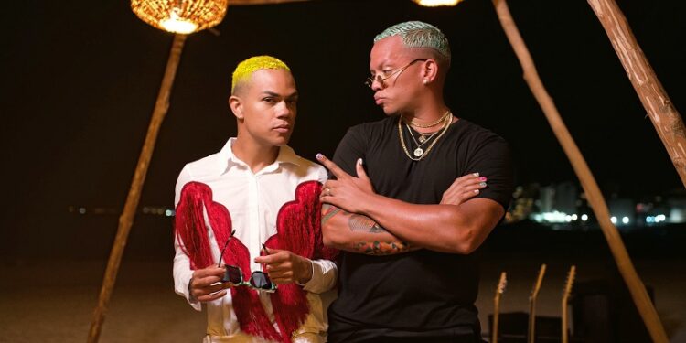 Los dominicanos Jonathan y Oscar cautivan con sus canciones en México