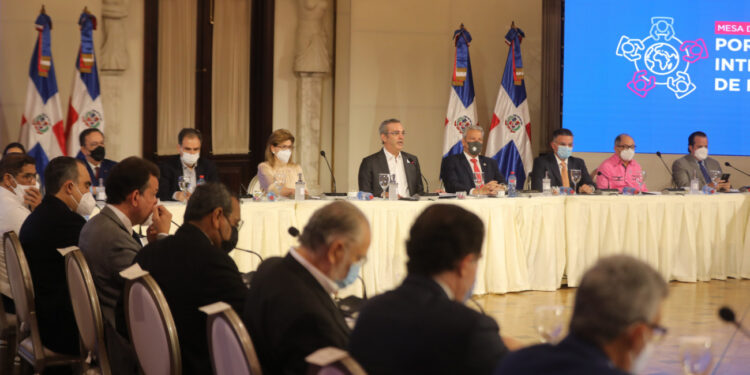 Sectores firman “compromiso nacional” para enfrentar crisis de precios que impactan al país