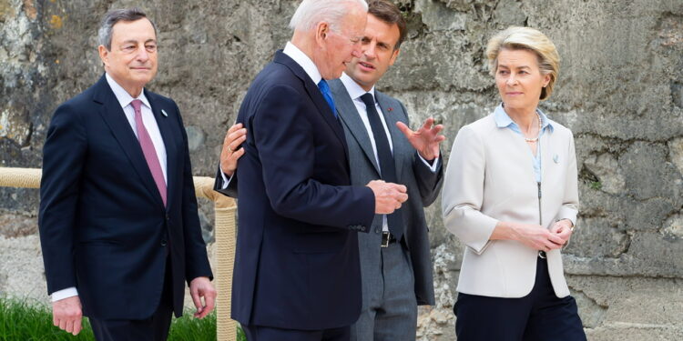 Erdogan y Biden sostienen reunión presencial al margen de cumbre de OTAN