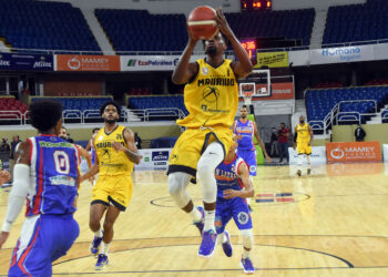 Mauricio Báez doblega de nuevo a San Lázaro