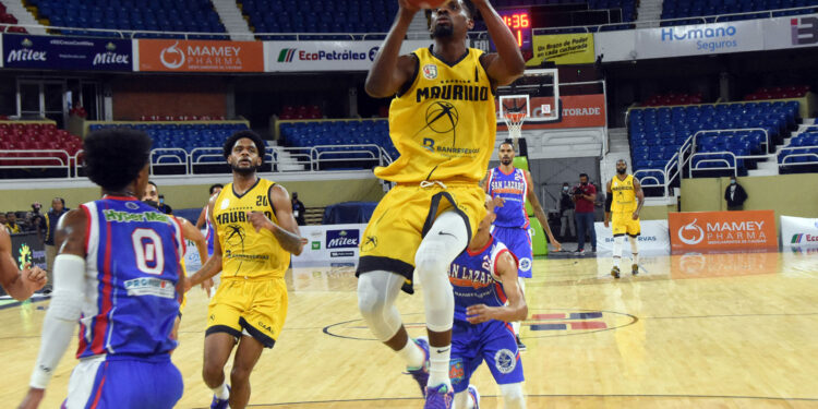 Mauricio Báez doblega de nuevo a San Lázaro