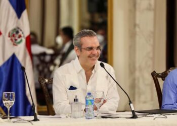 Abinader pide a Dios sabiduría y fortaleza para llevar al país por rumbo correcto