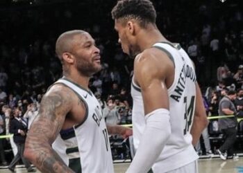 Milwaukee Bucks roza la perfección para empatar las Finales del Este
