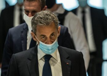La Fiscalía de Francia pide un año de cárcel para ex presidente Sarkozy