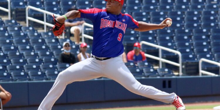 RD combinó su picheo con bateo explosivo y vence a Venezuela