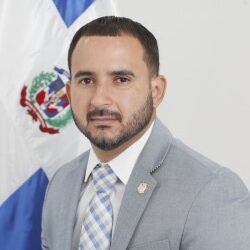 Diputado aclara no tiene nada que ocultar sobre su identidad