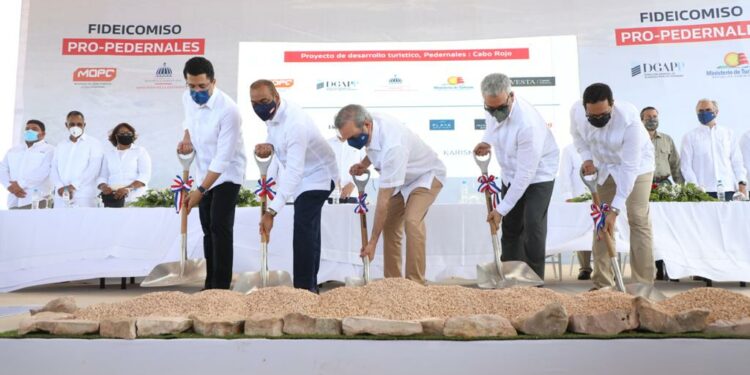 Arrancan obras para desarrollo turístico de Pedernales