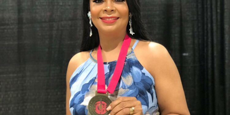 Cantautora dominicana es nominada a premios Soberano y reconocida en Miami