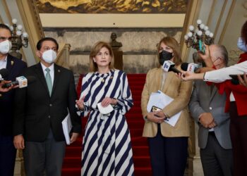 Gobierno anuncia aplicará tercera dosis de vacuna para reforzar proceso