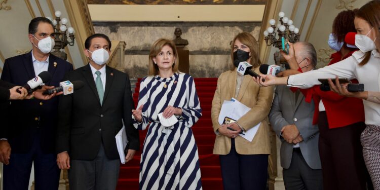 Gobierno anuncia aplicará tercera dosis de vacuna para reforzar proceso