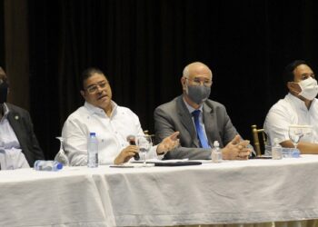 Ministro Camacho defiende accesibilidad a su despacho en Miderec