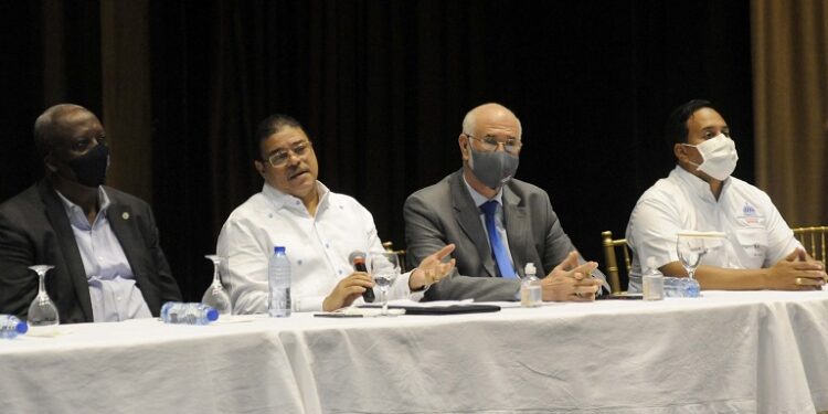 Ministro Camacho defiende accesibilidad a su despacho en Miderec