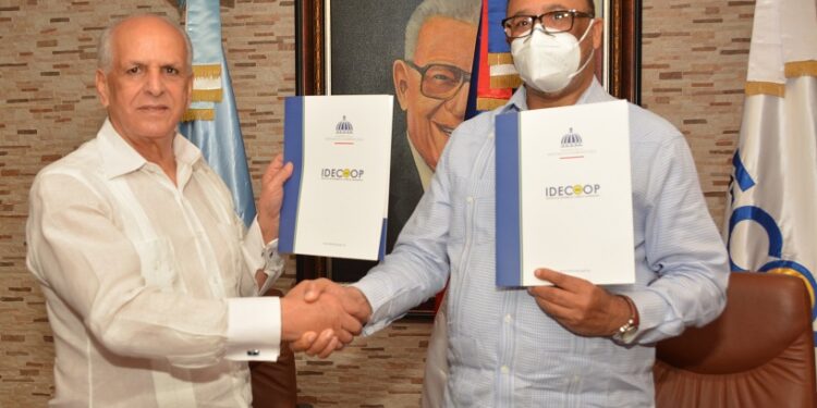 Instituciones acuerdan ‘cooperativizar’ todos los asentamientos agrarios del país