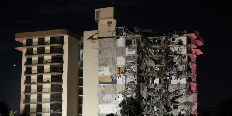 Reportan más de 50 desaparecidos tras el derrumbe de un edificio en Miami