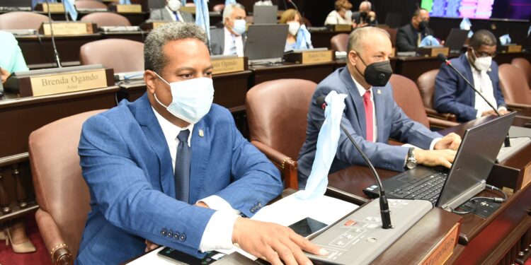 Aprueban contratos para exploración y explotación de hidrocarburos en SPM