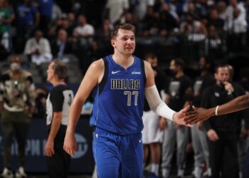 Los Clippers mandan a Doncic de vacaciones y los Hawks sorprenden en Filadelfia
