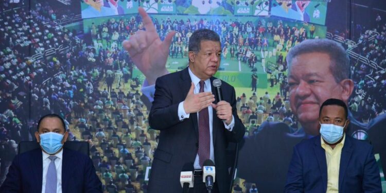 ¿Por qué deben aumentarse los salarios? Leonel Fernández responde