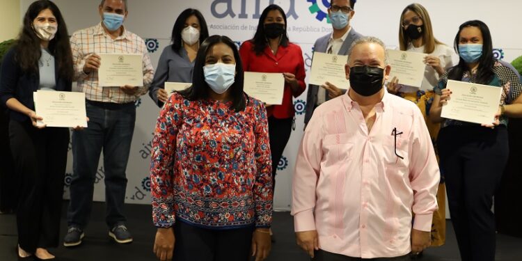 UNPHU certifica a 36 profesionales en Economía Circular