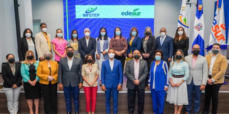 Acuerdo con INFOTEP permitirá que Edesur contrate primeros egresados de “Electricista Comunitario”