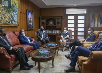 Procuradora insta al nuevo Defensor Público a trabajar por una sociedad más justa.