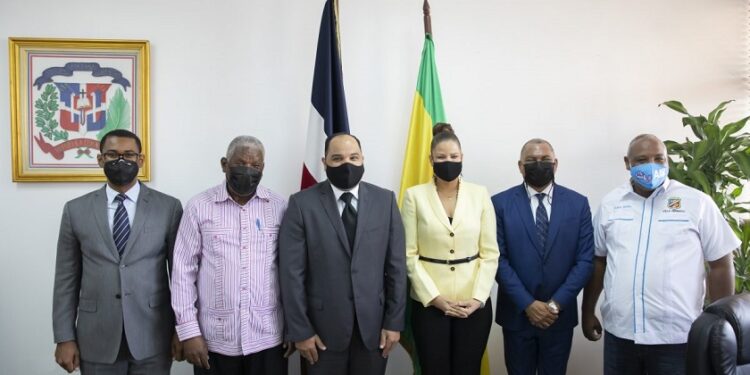 Defensor del Pueblo y director de Prisiones buscan reducir hacinamiento de presos