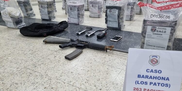Incautan 263 paquetes con posible cocaína en costas de Barahona
