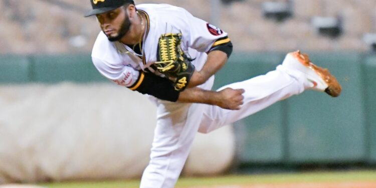 Espinal y Diplán fortalecen pitcheo RD para repechaje