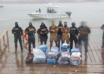 Armadas francesa y dominicana incautan 488 paquetes cocaína en alta mar