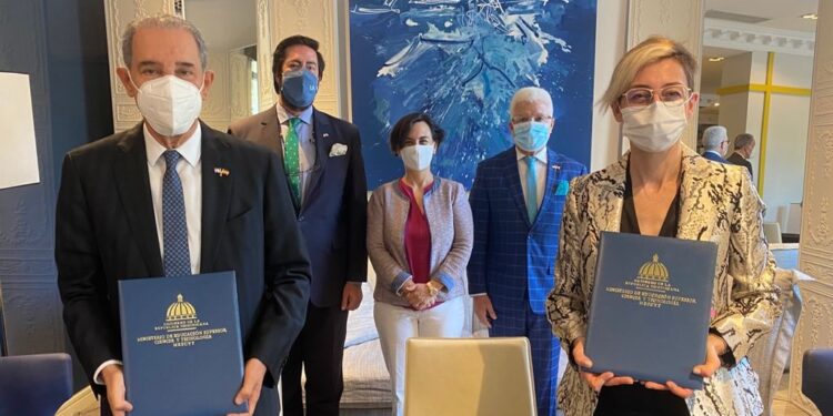 Becas: Otros 100 dominicanos podrán cursar maestrías en España